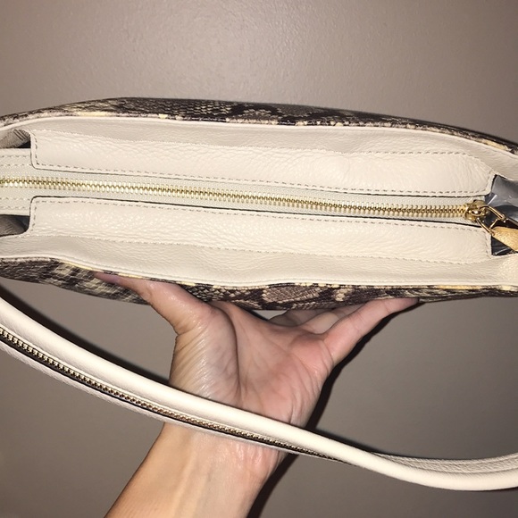 MK shoulder/crossbody 🐍 - Picture 8 of 16